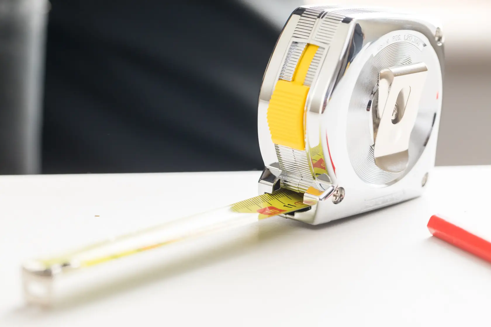 Stanley Powerlock 5m Maßband aus Chrom mit gelb-schwarzem Etikett.