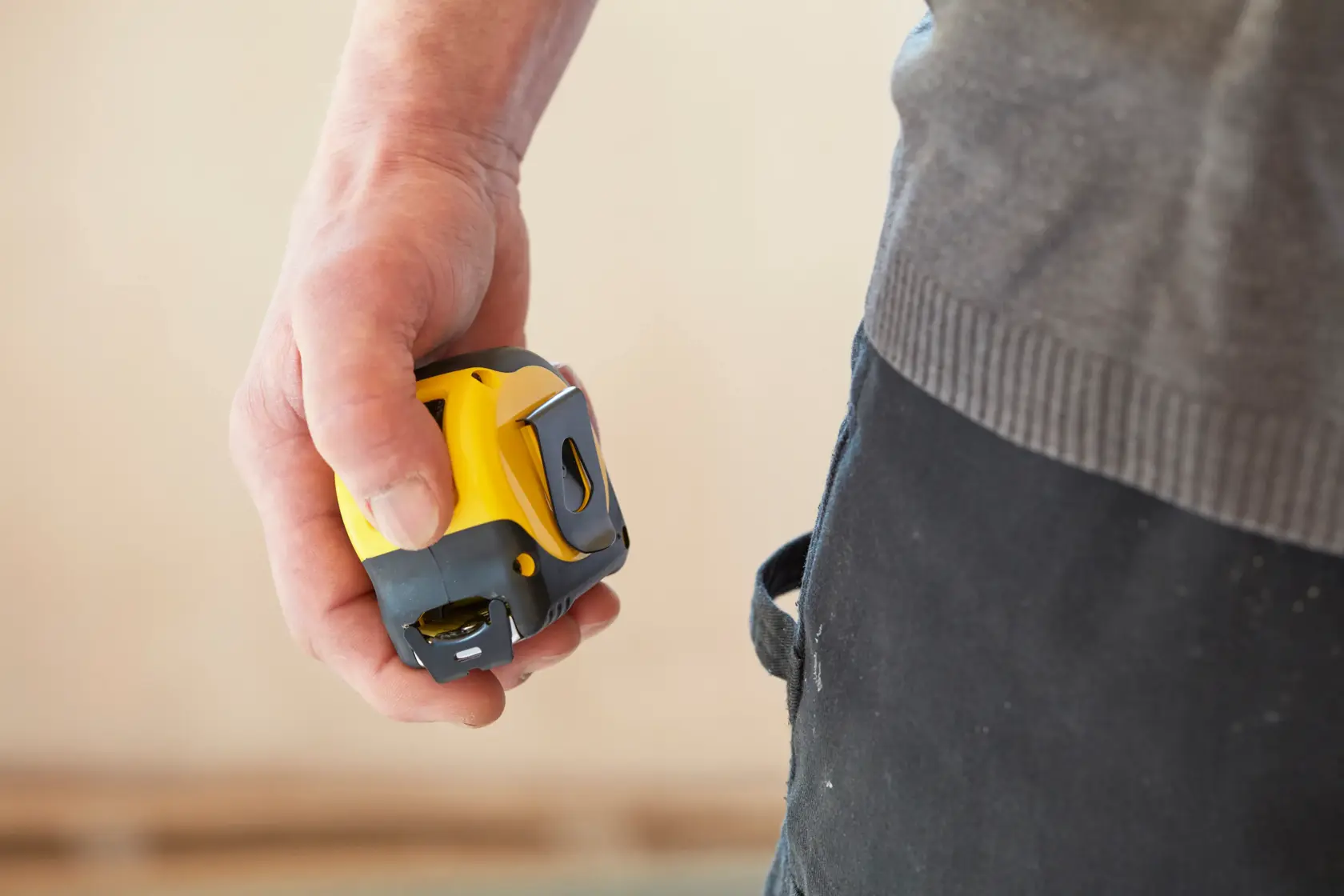 STANLEY 0-33-720 tape measure held in hand, yellow and black, close-up photography.