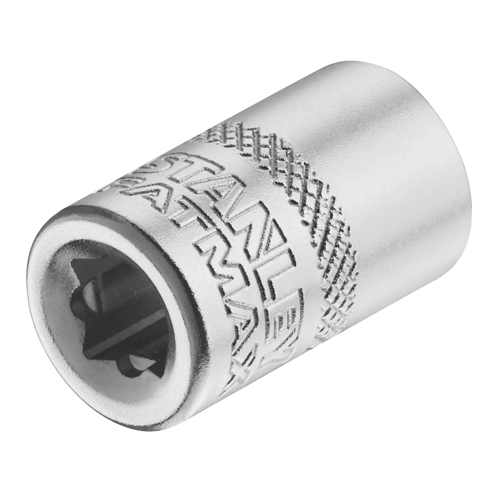STANLEY FMMT17195-0 Chrom-Steckschlüssel, Nahaufnahme aus Winkel auf weißem Hintergrund