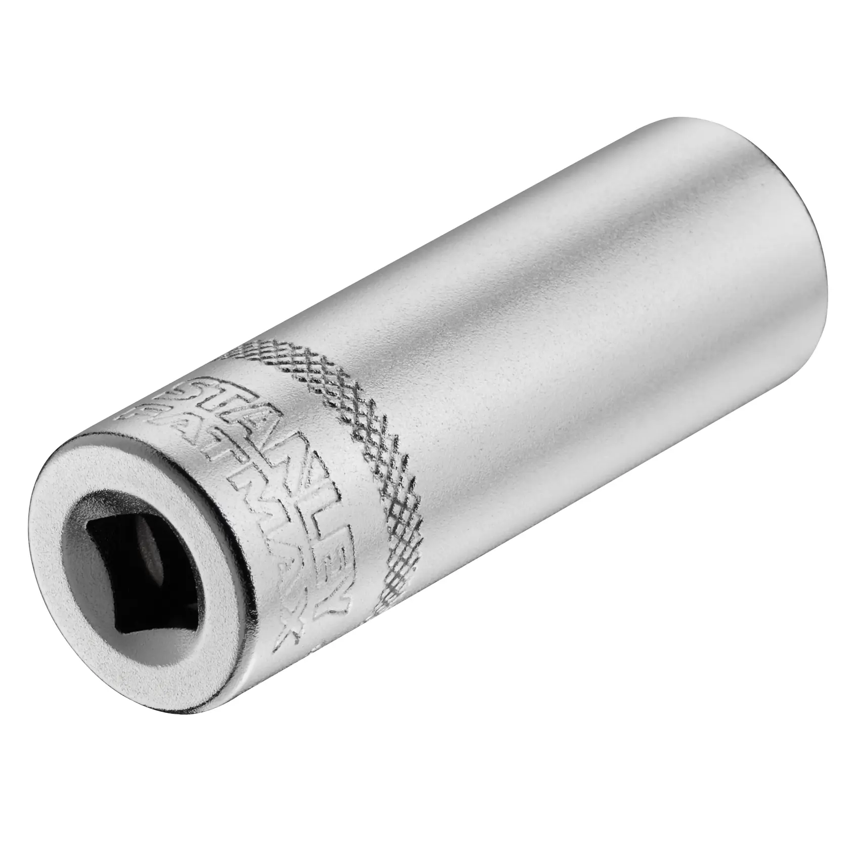 STANLEY FMMT17964-0 Chrom-Stecknuss, zylindrisches Design, gerändelter Griff, schräge Seitenansicht auf Weiß.