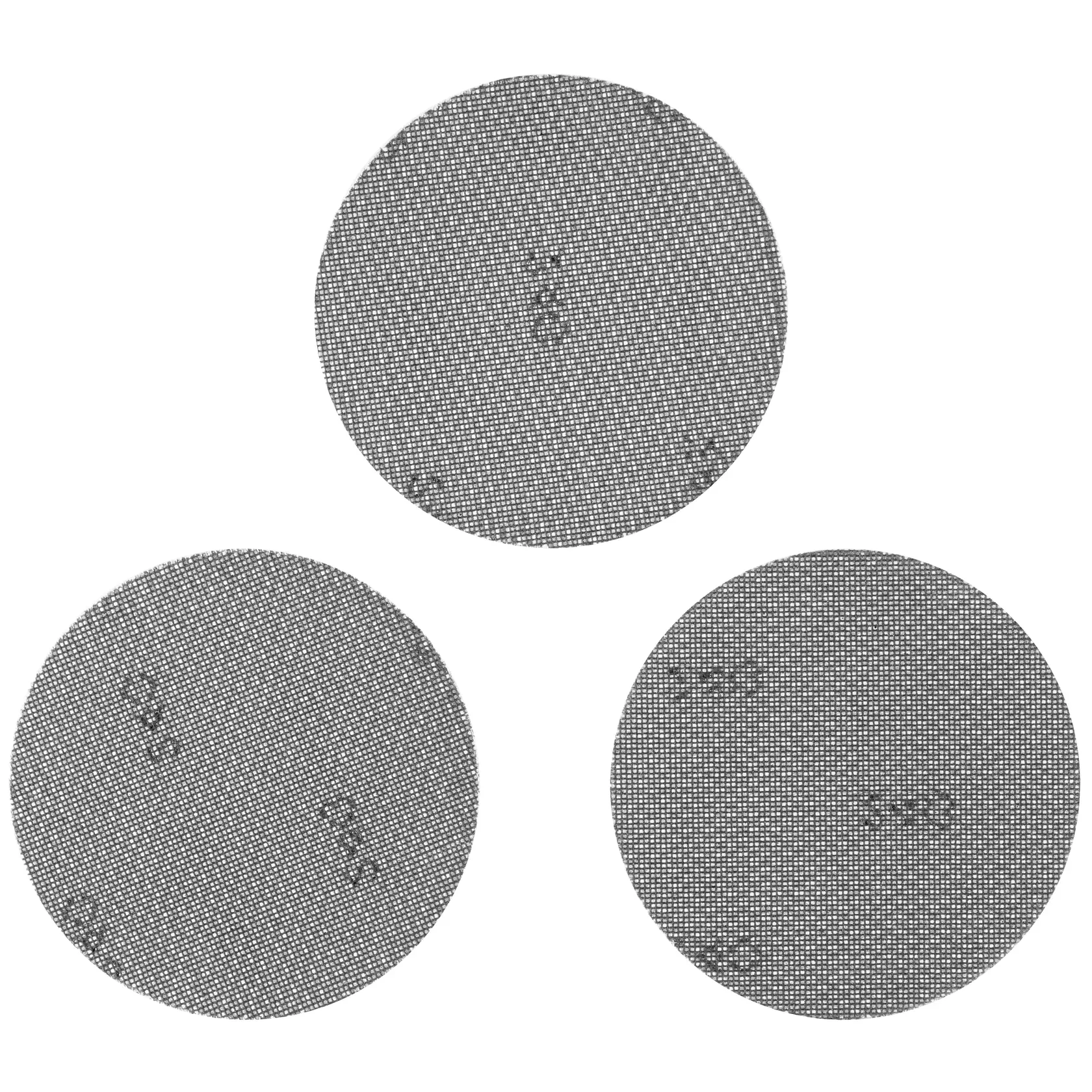 STANLEY STA39262 Set aus drei runden Mesh-Schleifscheiben auf weißem Hintergrund, Draufsicht.
