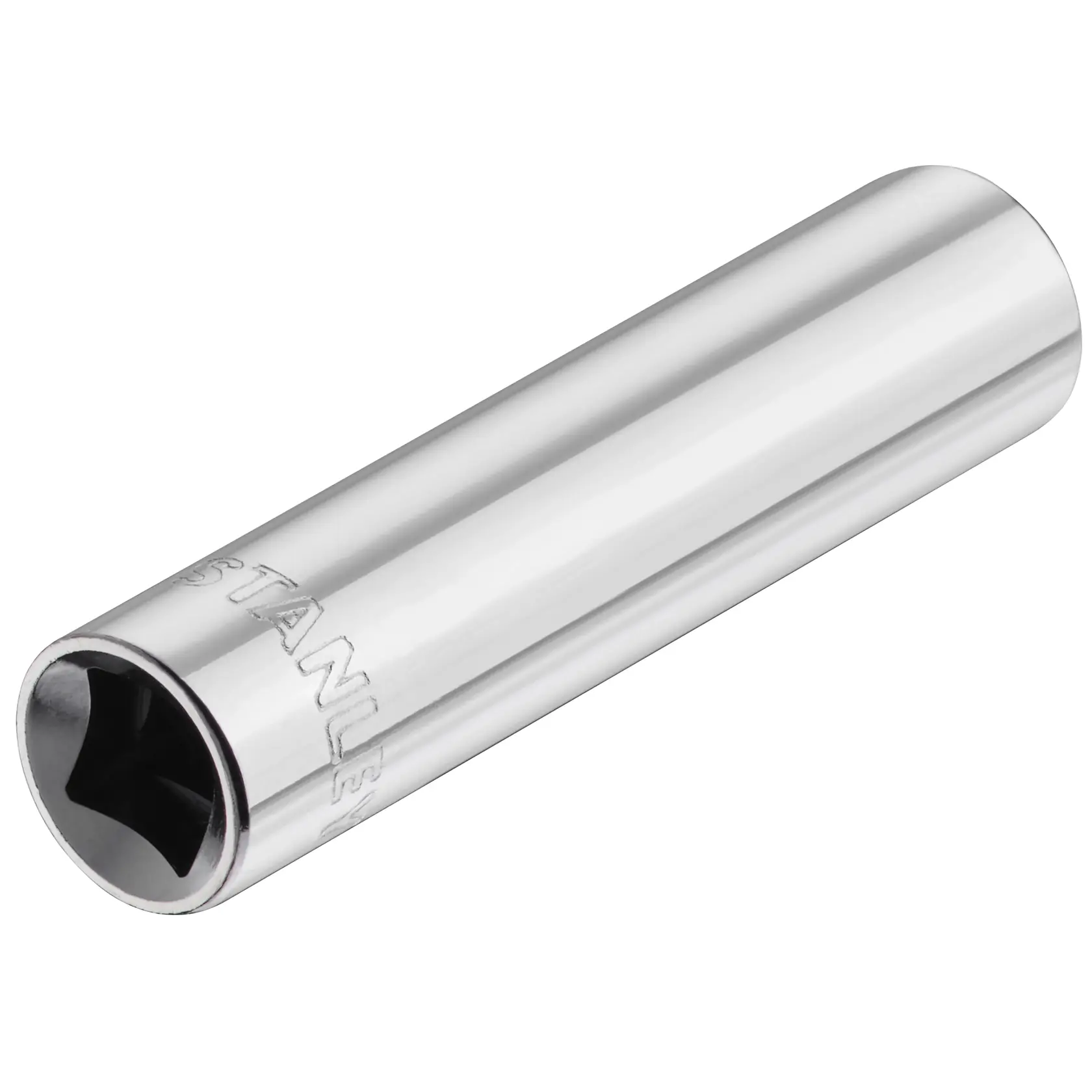 Foto von STANLEY STMT86096-0 Tiefbett-Steckschlüssel mit Chrom-Finish, Werkzeug schräg auf weißem Hintergrund.