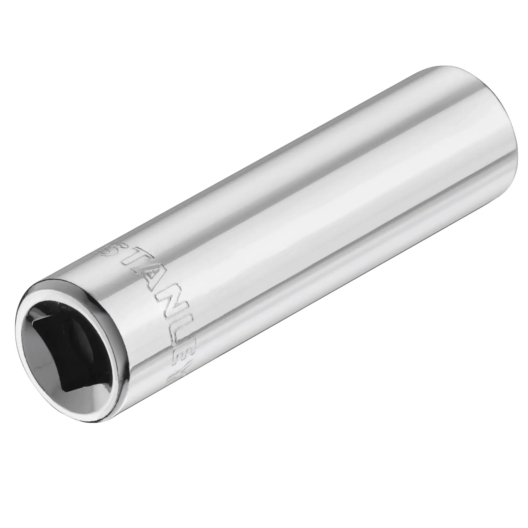 STANLEY STMT86097-0 chrom tiefe Stecknuss, Fotografie aus schräger Ansicht, weißer Hintergrund.