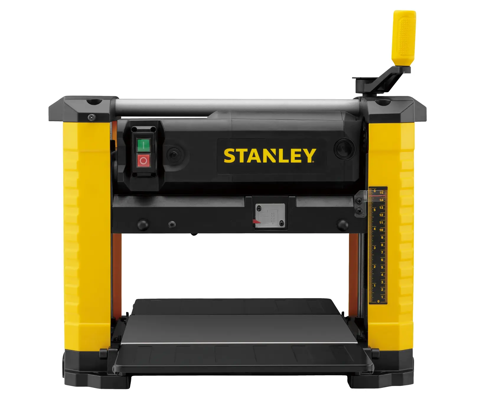 Foto des STANLEY STP18-B2 Hobels im Einsatz, glättet ein Holzbrett in einer Werkstatt aus der Draufsicht.